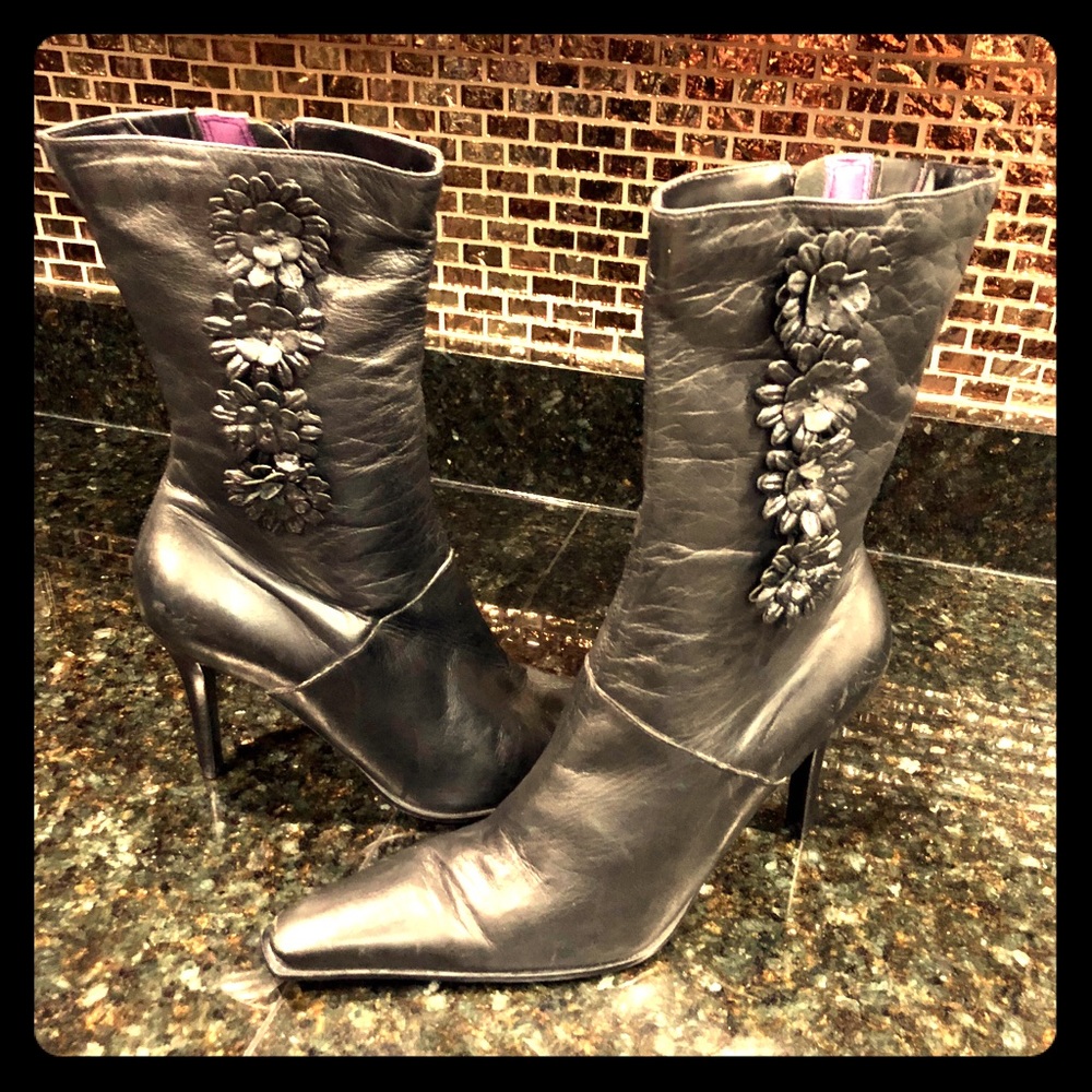 NEW- BEAUTIFUL BLACK LEATHER BOOTS - Size 10
